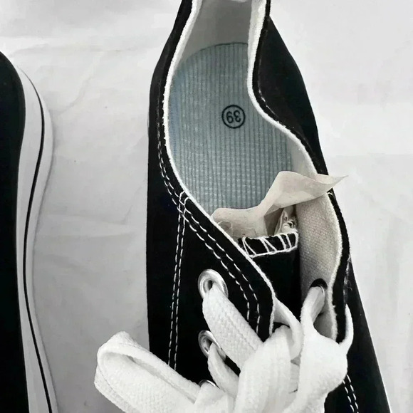 New Slow Man’s women’s fashion shoes Black & White. - Picture 4 of 7